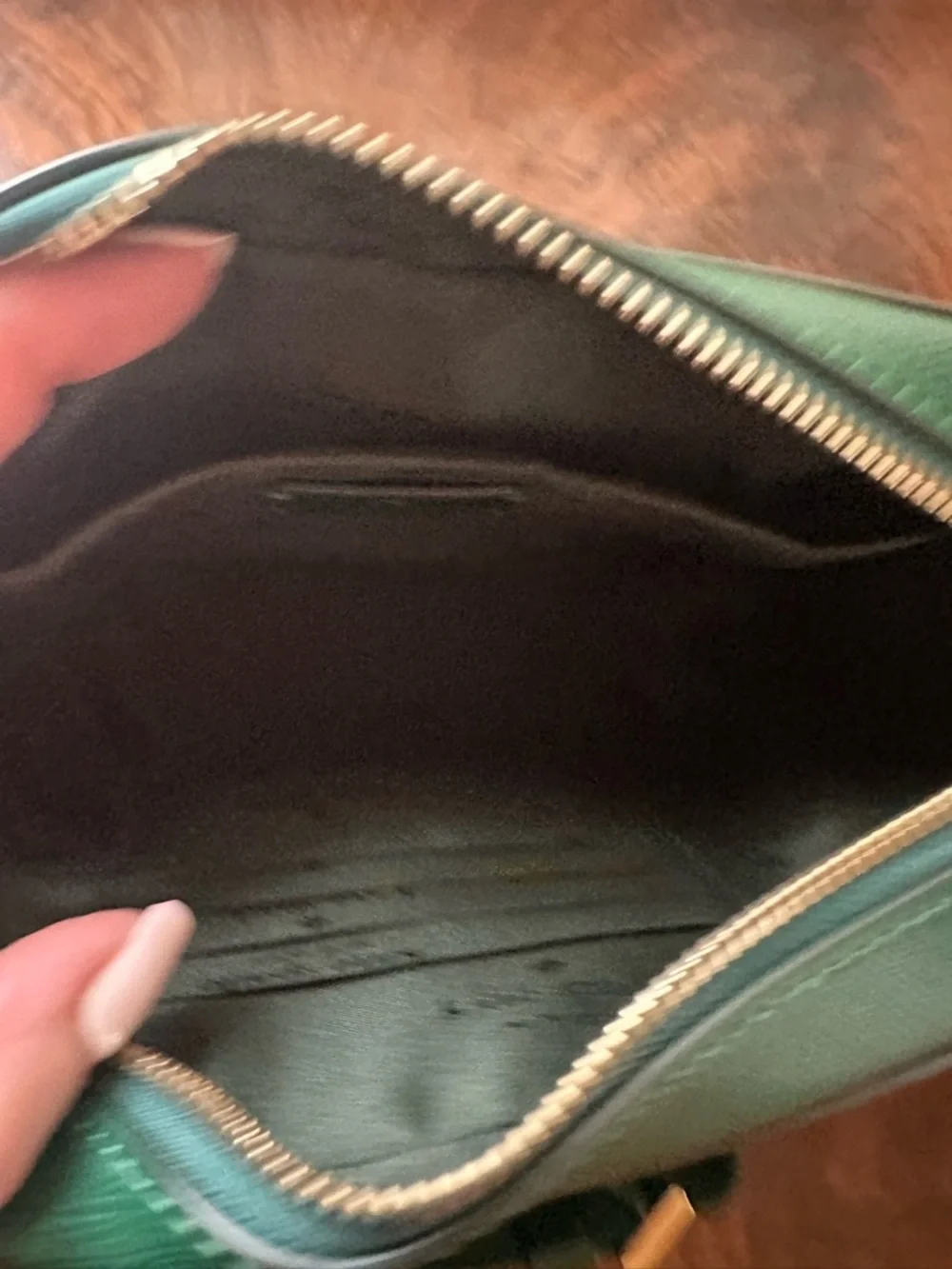 kate spade emerald green crossbody camera bag with gold hardware - Picture 5 of 5